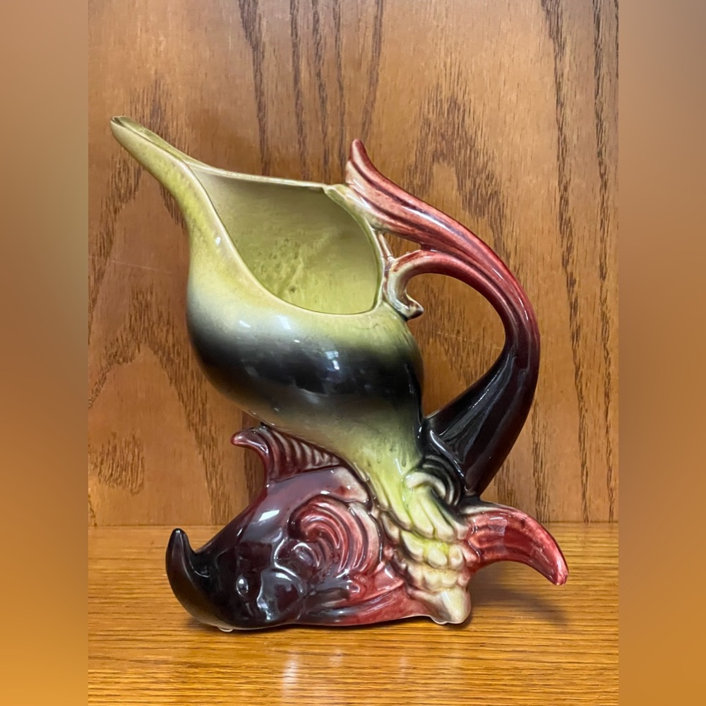 Vintage 1950’s  Hull Pottery EBB TIDE 8 1/4" Tall Bud Vase Red and Green Shell